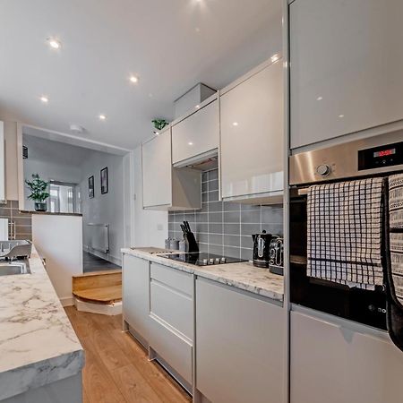 Modern 2 Bed 2 Bath House In Sittingbourne By Splendid Stays Ситтингбурн Экстерьер фото