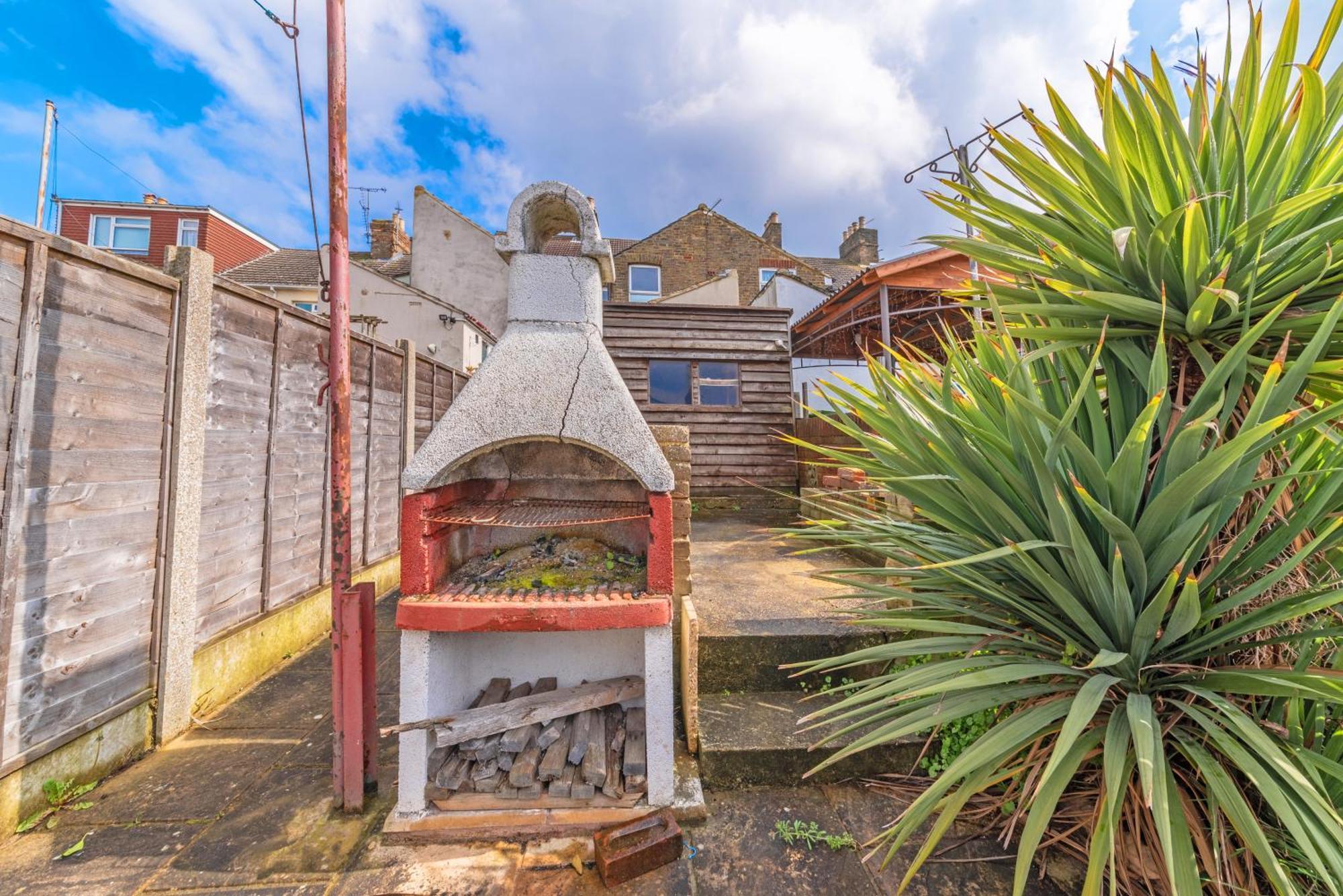 Modern 2 Bed 2 Bath House In Sittingbourne By Splendid Stays Ситтингбурн Экстерьер фото