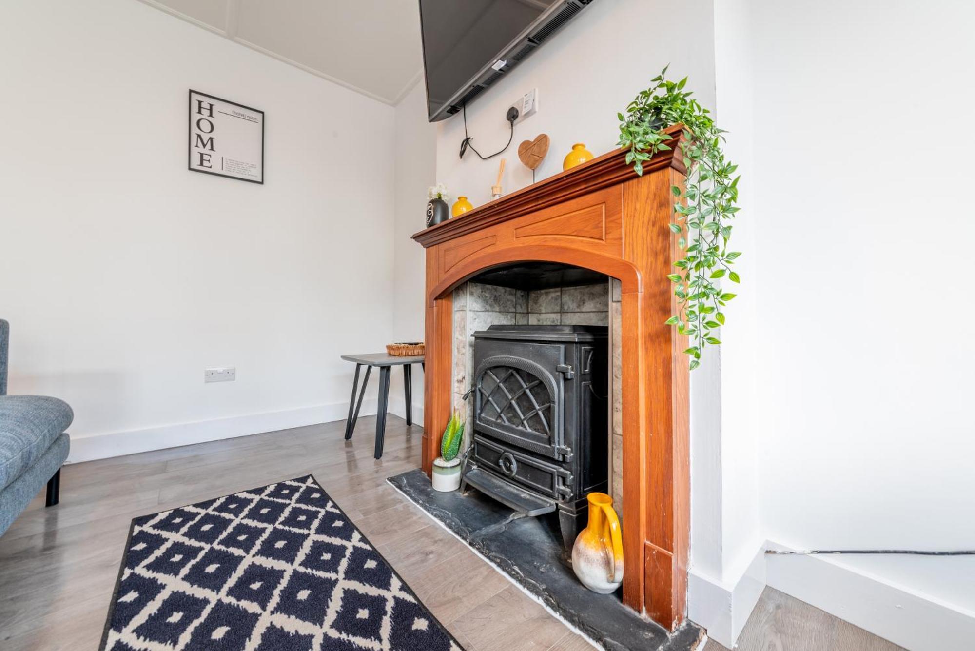Modern 2 Bed 2 Bath House In Sittingbourne By Splendid Stays Ситтингбурн Экстерьер фото