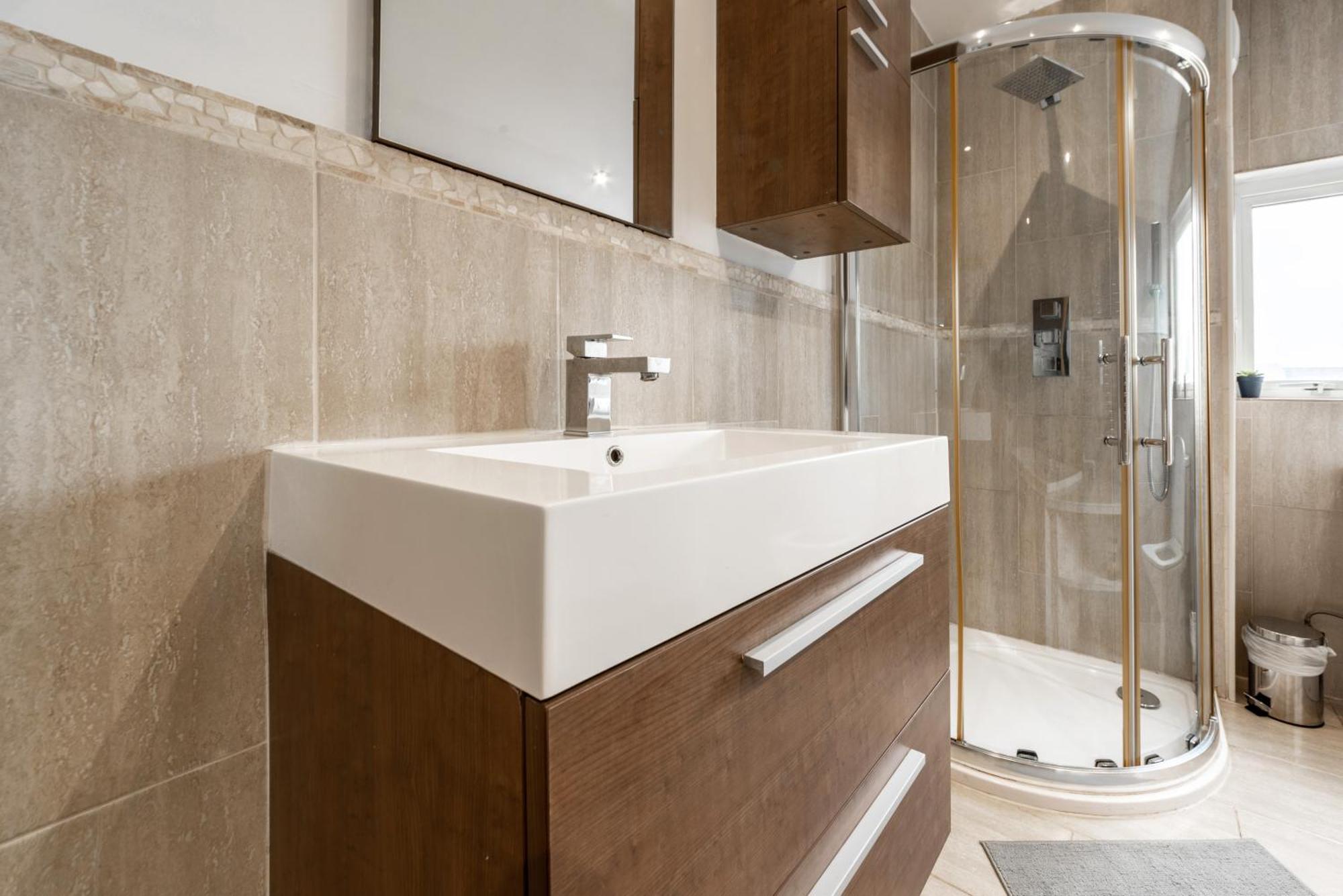 Modern 2 Bed 2 Bath House In Sittingbourne By Splendid Stays Ситтингбурн Экстерьер фото